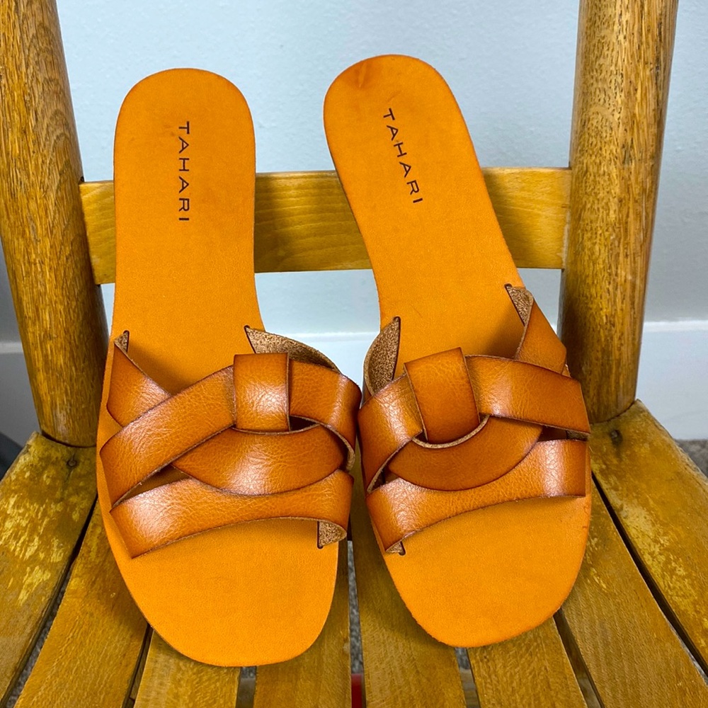Tahari Women's Size 8 Nabela Faux Leather Brown Flat Slides Slip On Sandals